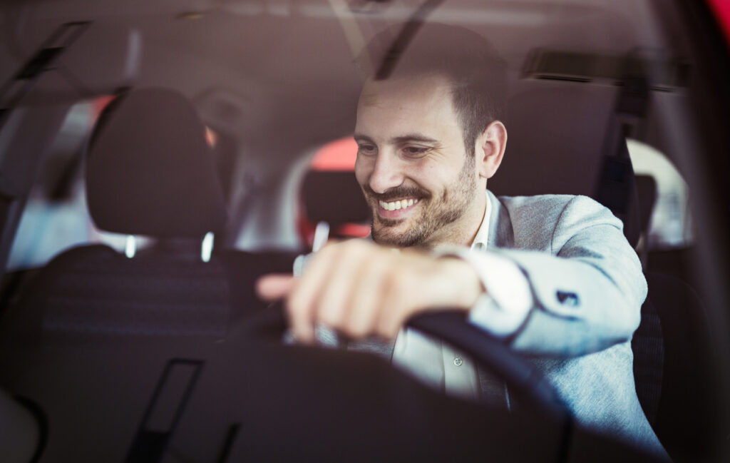 Seu carro é o seu patrimônio
Foi uma verdadeira conquista obter o seu veículo, afinal não é um bem de fácil aquisição é necessário tempo, economia e disposição para achar o carro perfeito para você e suas necessidades.

Sabemos que não dá para andar com ele por aí sem expô-lo aos perigos por isso é necessário um seguro auto.