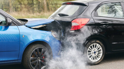 Bati no carro de alguém e paguei a franquia: ainda posso ser cobrado pela seguradora?